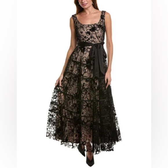 Taylor Dresses & Skirts - NWT Taylor Scoop Neck Floral-Velvet Satin-Tie Dress